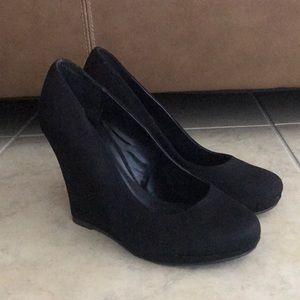 Black Wedges